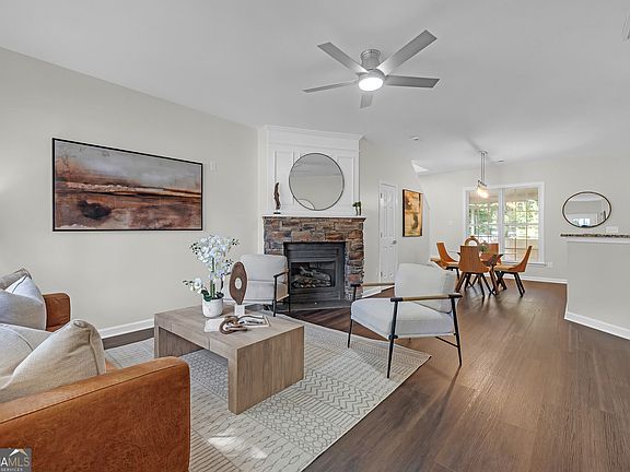2nd image of 415 Wittenridge Ct
