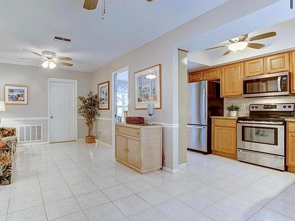 3rd image of 2830 Thistle Ct E