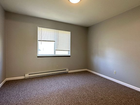 4th image of 327 W 1st St #10