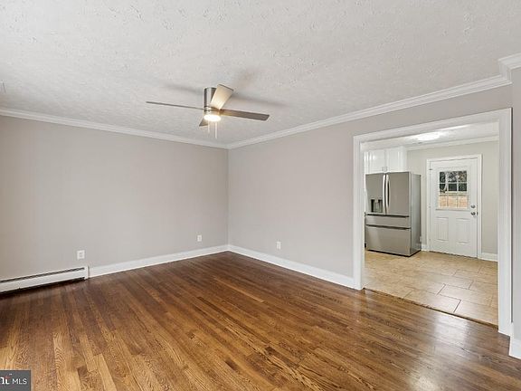 3rd image of 14008 Giles St