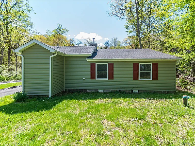797 Forest Glen Rd — Photo 4
