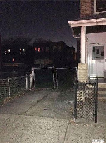 2nd image of 718 Hinsdale St