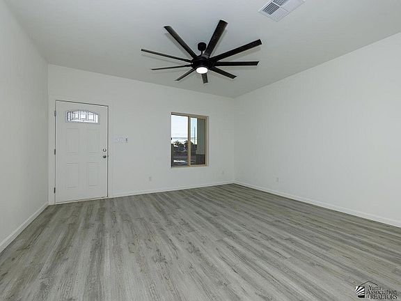 3rd image of 10352 N Frontage Rd
