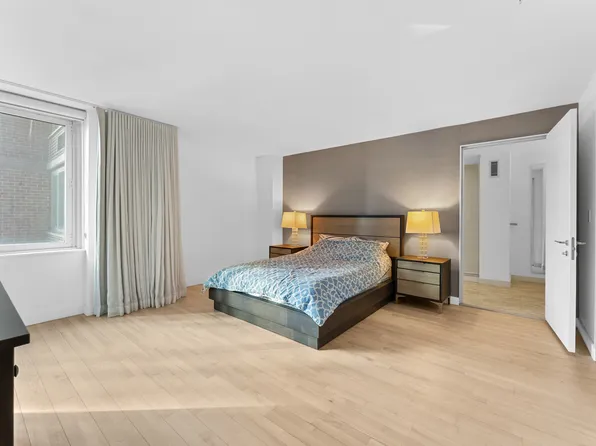 322 West 57th Street image 4 of 22