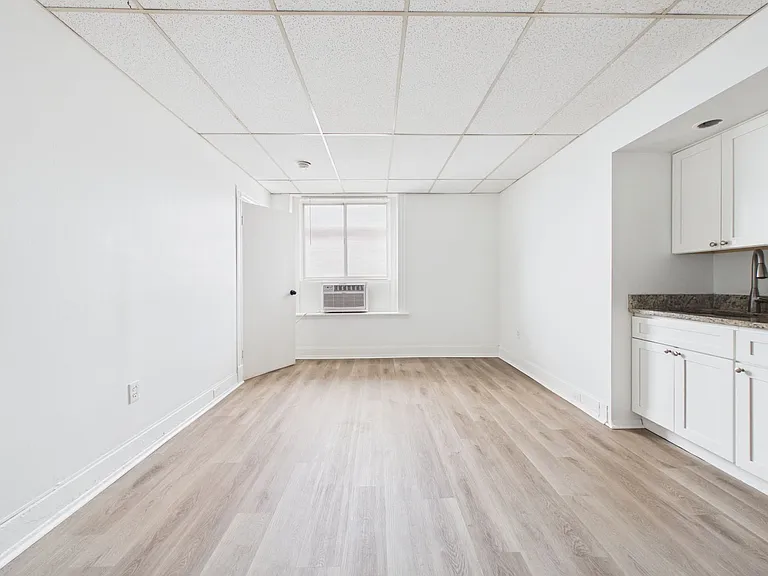 Morris Apartments — Photo 5