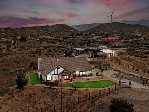 5205 Snowline Rd, Phelan, CA 92371