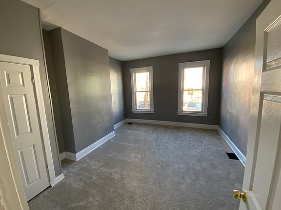 4th image of 912 Putnam St