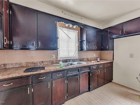 4th image of 11909 Avon Ave