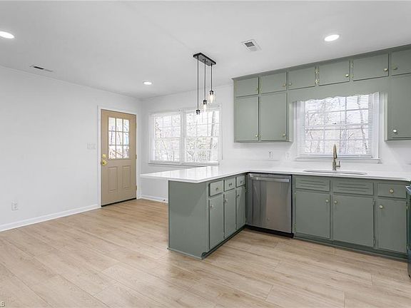 4th image of 3005 Twin Lakes Dr