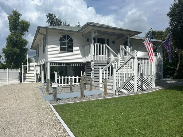 13370 Almond Dr, Fort Myers, FL 33908
