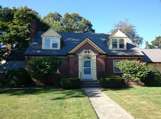 727 W Roxbury Pkwy, West Roxbury, MA 02132