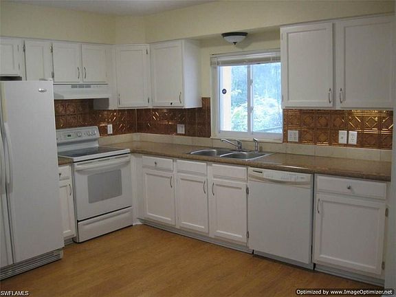 3rd image of 18653 Spruce Dr W