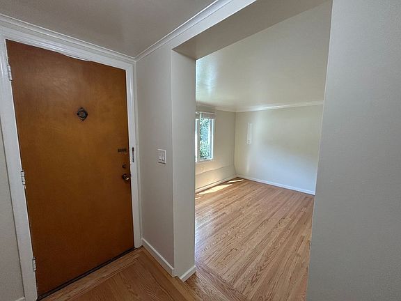 3rd image of 826 Anza St #7R