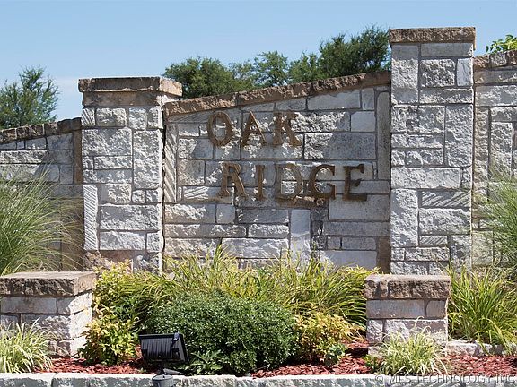 4th image of 1370 Oak Ridge Dr