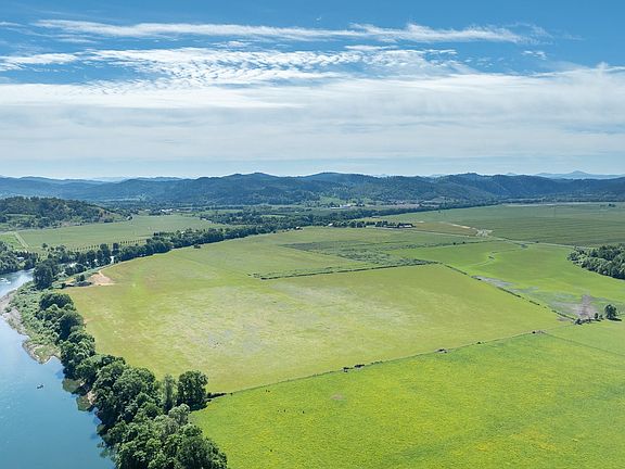 3rd image of 687 Hubbard Creek Rd