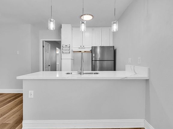 5th image of 2405 Adams Ave #8