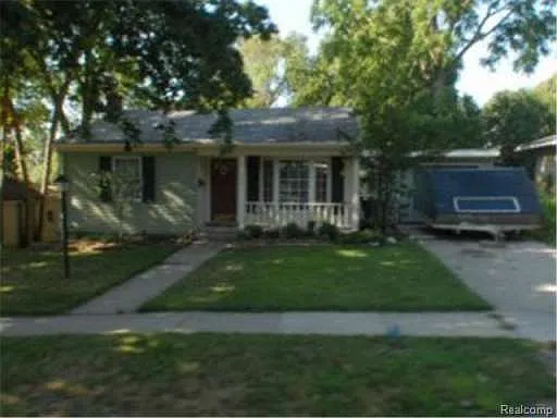 315 Higgins St photo 1