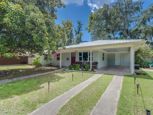 2204 Collins Blvd, Gulfport, MS 39507