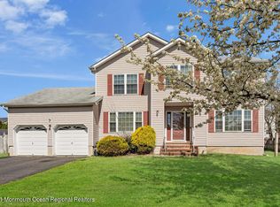 6 Paulette Ln, Howell, NJ 07731