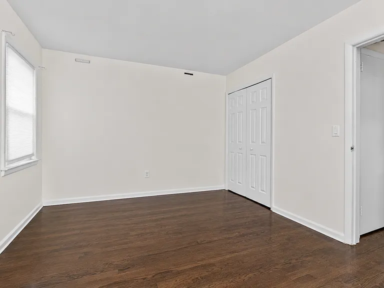 725 E Broadway #4 — Photo 9