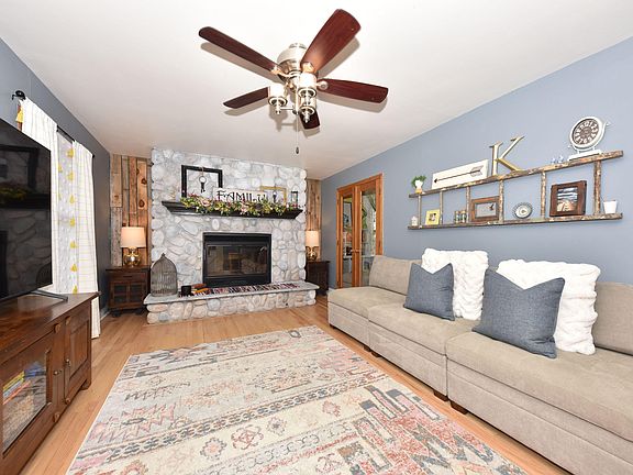 4th image of W52N759 Windsor Dr