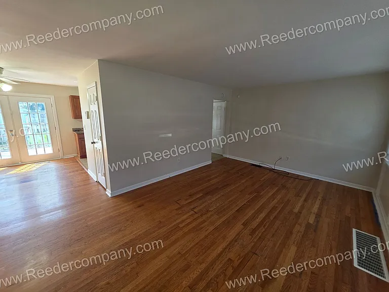 6945 Northcote Ave — Photo 2