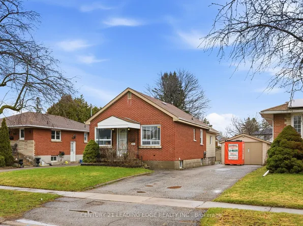 347 Nipigon St, Oshawa, ON L1J 4P1
