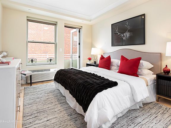5th image of 223 W 80th St Unit Penthouse