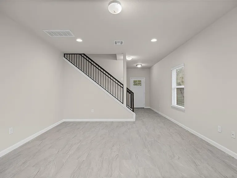 1121 La Conterra Blvd — Photo 3