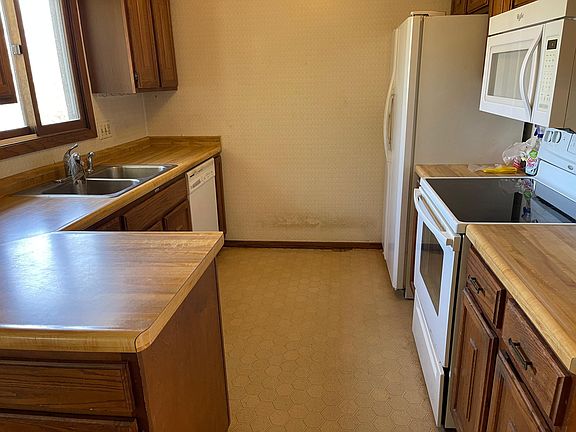 5th image of 727 31st St NW