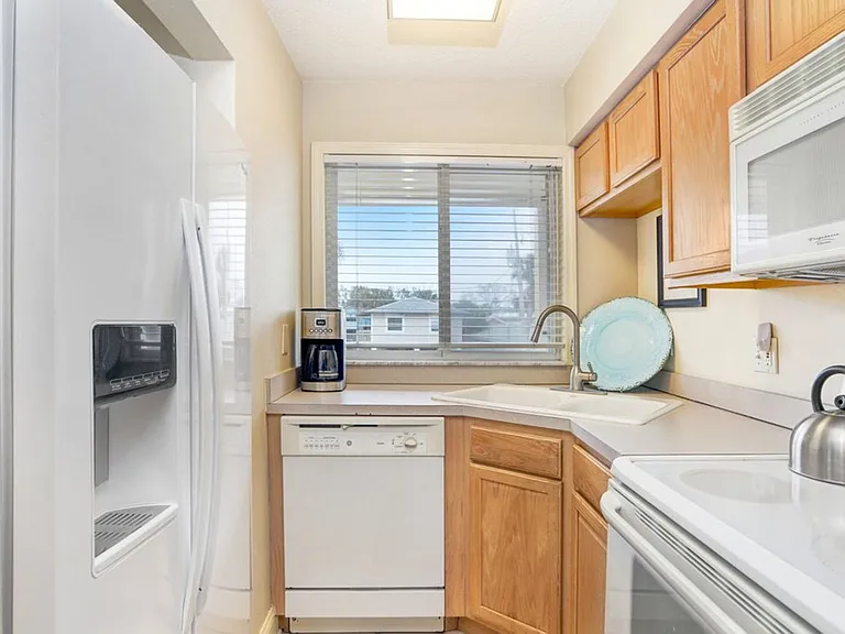 708 Gulf Blvd #A — Photo 13