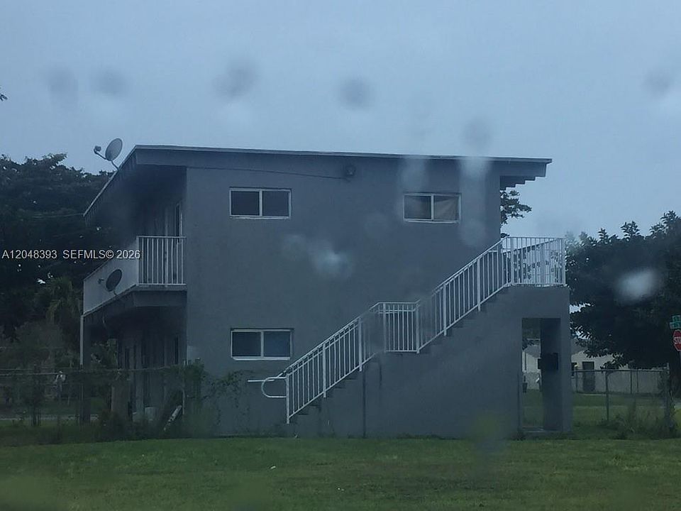 1st image of 515 SW 3rd Ave