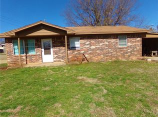 1322 Hillcrest, Maysville, OK 73057