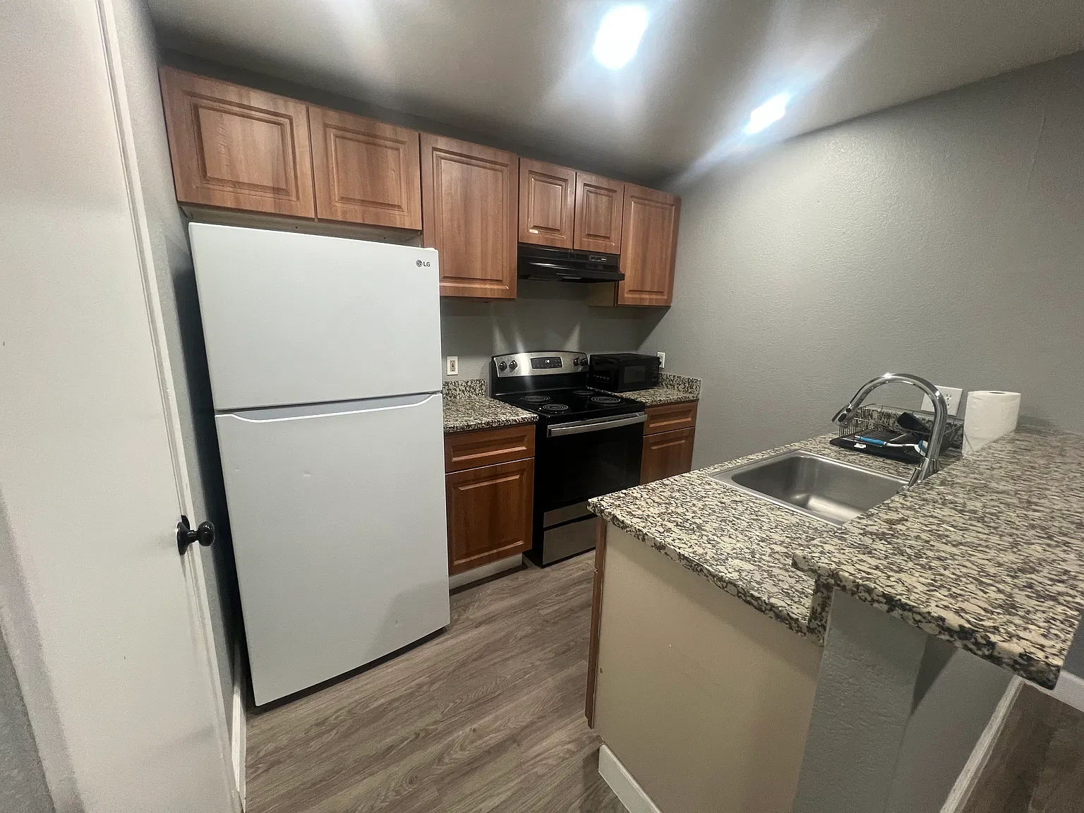 2 bed, 1000 sqft, $2,095 — Photo 1