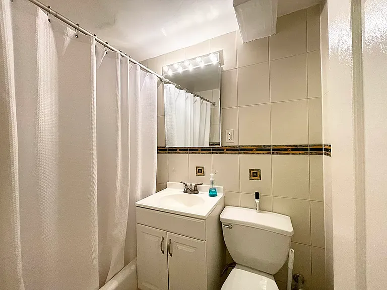 246 W 20th St #1C — Photo 6