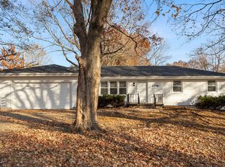 2709 S Cedar Crest Dr, Independence, MO 64057