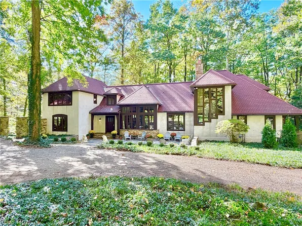 2040 County Line Rd, Gates Mills, OH 44040