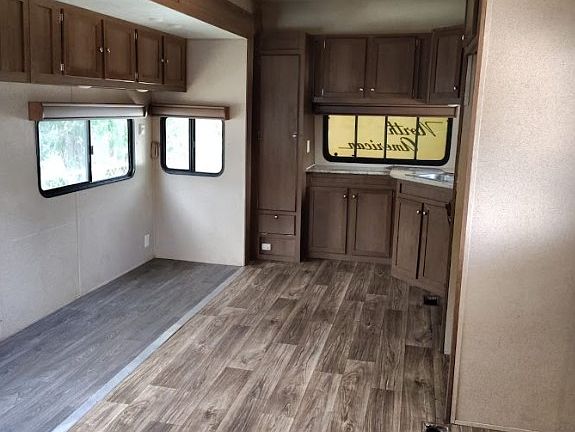 3rd image of 806 Yaupon Dr