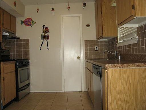 5th image of 706 N Oaks Blvd