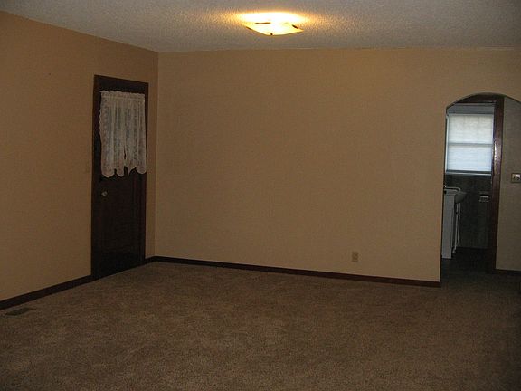 Entry/livingroom