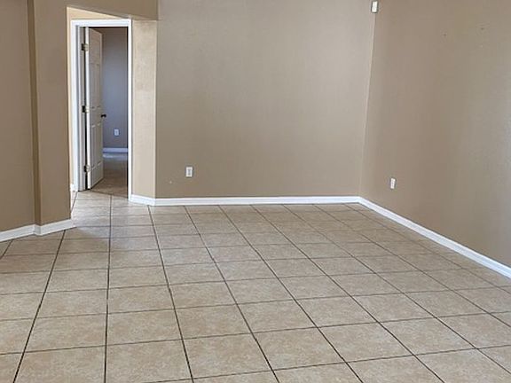 5th image of 1061 Ballyshannon Pkwy