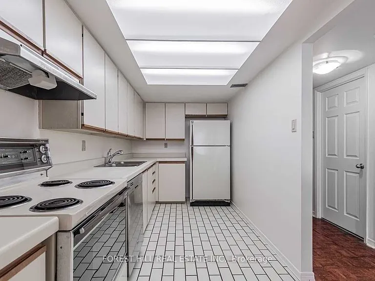 360 Bloor St E #910 — Photo 7