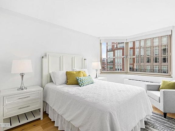 5th image of 201 E 86th St APT 17C