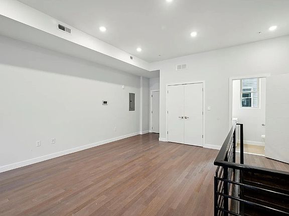 4th image of 2431 N Hancock St #B3