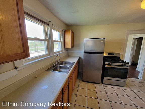 3rd image of 6743 Hoffman Ave Floor 1