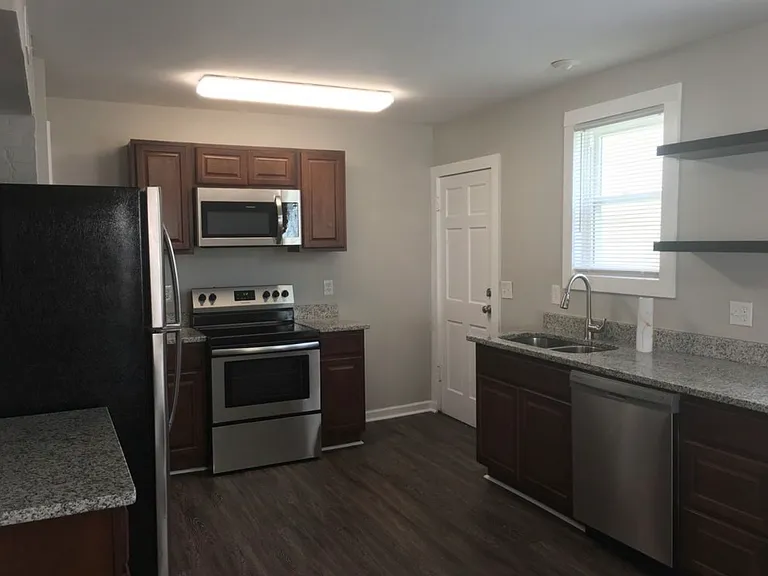 902 Elliston St #902 — Photo 2