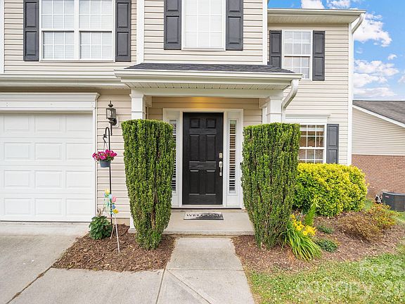 3rd image of 415 Courtland Ct