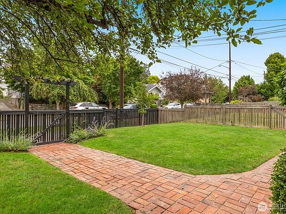 2nd image of 2729 38th Avenue SW