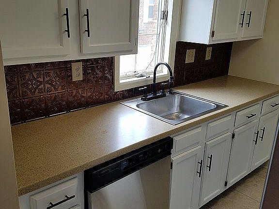 5th image of 105 Cooper Pl E #105