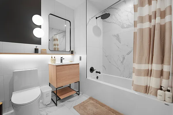 Bathroom, photo 2